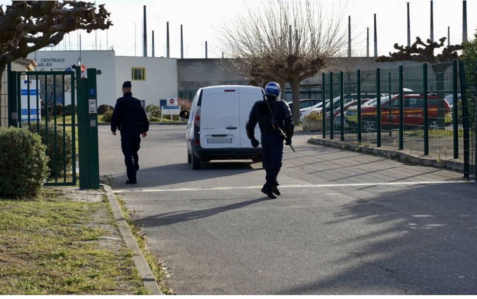 انتهاء عملية احتجاز الرهائن في سجن فرنسي...